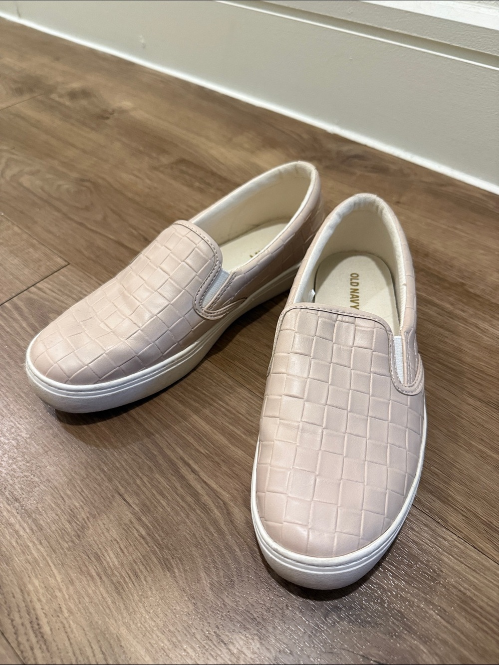 Old Navy Quilted Slip-On Sneakers in Pale Pink/Tan